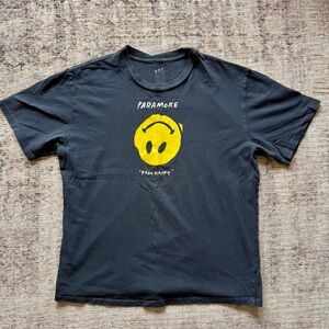 {Paramore} Fake Happy Tee M